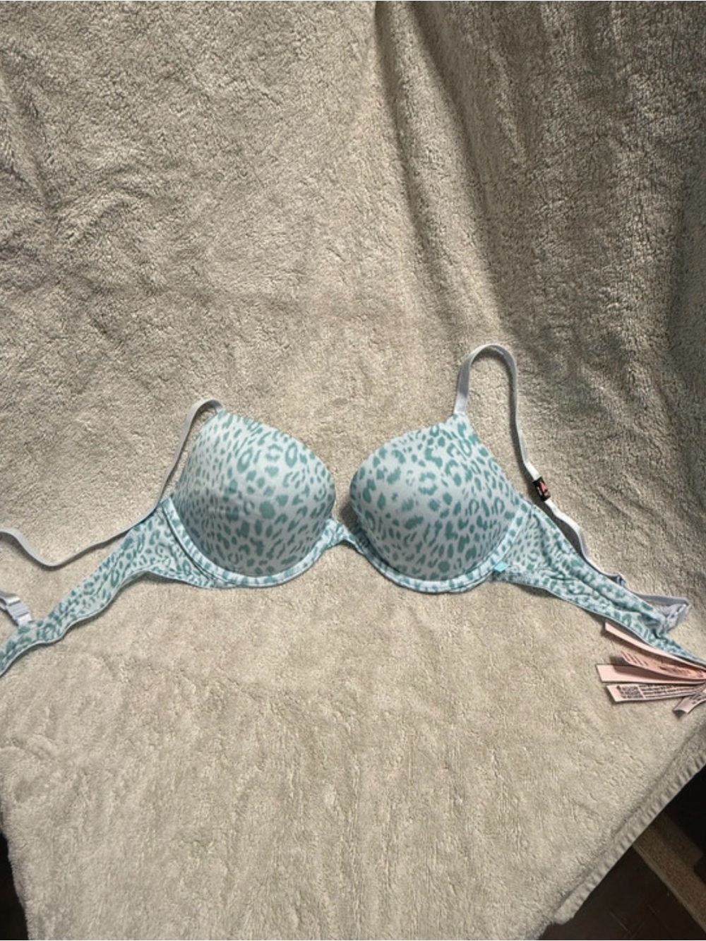Victoria's Secret Push-Up Bra 36B Aqua Leopard
Animal Print NWT